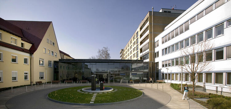 Der charakteristische Klinkerbau des Esslinger Klinikums soll vollständig saniert werden.Archiv-Foto: Lahoti