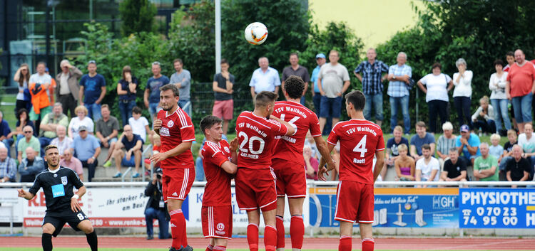 In Bonlanden wollen die Weilheimer Fußballer mit einer kompakten Mannschaftsleistung aufwarten.Foto: Markus Brändli