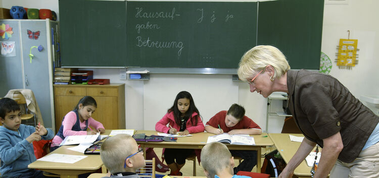 Sonja Adducchio hilft seit neun Jahren Dettinger Grundschulkindern bei ihren Hausaufgaben.Foto: Jean-Luc Jacques