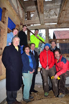 Auf dem Bild zu sehen sind ganz links Hermann Kölle, Vorstandsvorsitzender der Lions-Freunde, in der Mitte Hans-Peter Rumler, ak