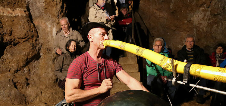 Dieter Iby verzauberte sein Publikum mit Didgeridoo und Caisa.Foto: Daniela Haußmann