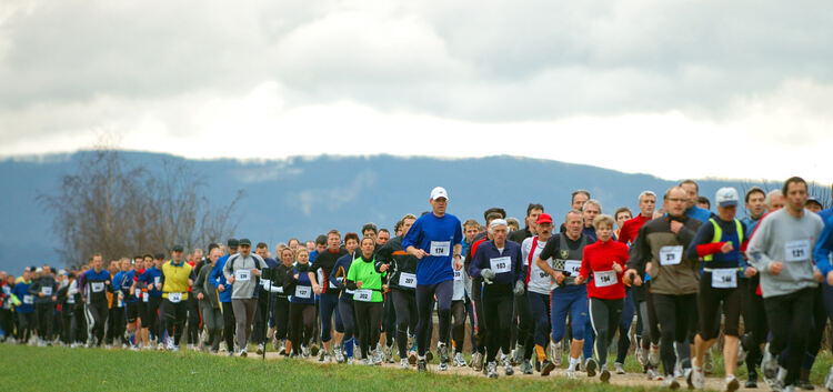 Run aufs Rübholz: Über 250 Teilnehmer verzeichnete der Ötlinger Dreikönigslauf zu Spitzenzeiten. Die TSVÖ-Leichtathletikabteilun