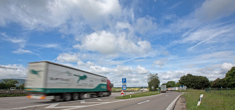 Die Ausfädelspur zum Autobahnparkplatz „Urweltfunde“ wird nach Osten rücken - ebenso wie die gesamte Anlage. Foto: Carsten Riedl