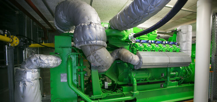 Das neue Blockheizkraftwerk des Esslinger Klinikums ist nicht bloß grün angestrichen, sondern produziert auch „grünen Strom“.Fot