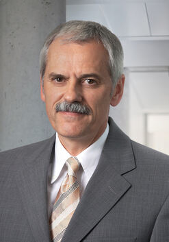 Professor Dr. Willi Diez