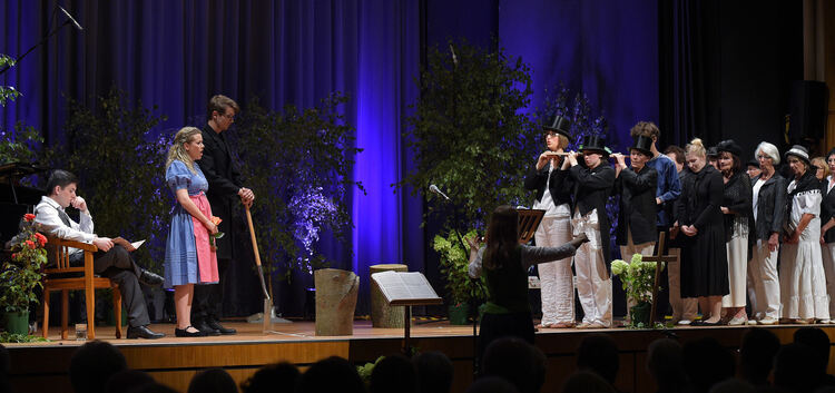Tosenden Applaus gab es für die Aktiven des Kirchheimer Liederkranzes bei ihrem Konzert „Der Rose Pilgerfahrt“.Fotos: Markus Brä