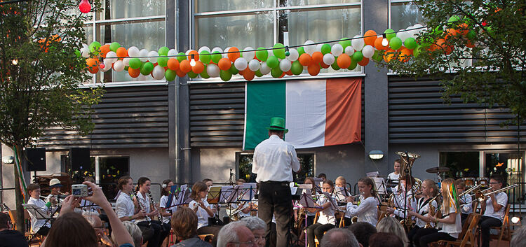 Die Farben der Luftballons deuten es an: Irland steht im Mittelpunkt des Sommer Open Airs beim Nachwuchs des Notzinger Musikvere