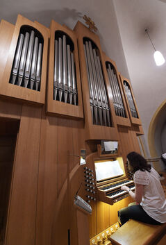 Der Handglockenchor „GLOX“ brachte ungewohnten Hörgenuss in die Sankt Ulrichskirche. Nicht weniger harmonisch unterhielten Orgel