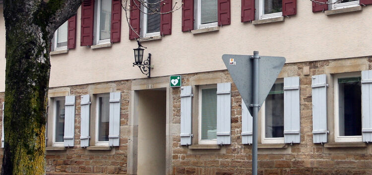 Lange saß er auf der Lampe über der Tür, jetzt ist er weg: Der Hepsisauer Kuckuck. Foto: Jean-Luc Jaques