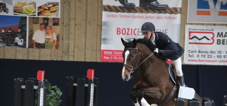 Auf dem Sprung nach Belgien: Simon Runte und Quintessenz G haben sich für die WM der jungen Pferde qualifiziert. Foto: Gregor Kü