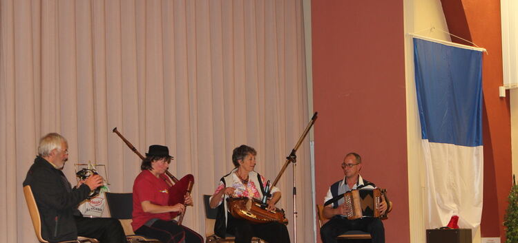 Folkloristische Musik auf traditionellen Instrumenten bekamen die Besucher der besonderen „Soirée française“ von einer Gruppe au