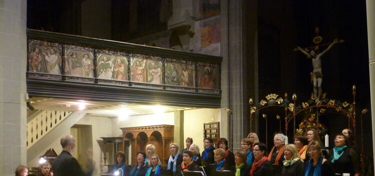 Die Sängerinnen vom Weilheimer Chor Salto Vocale mischen die Peterkirche mit auf.Foto: Stefanie Klink