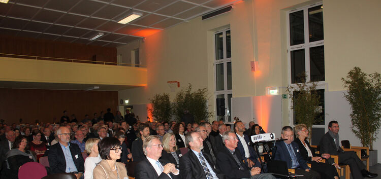 160 Gäste waren der Einladung des BDS in die Festhalle des Krankenhauses in Kirchheim gefolgt. Sie bekamen interessante Beiträge