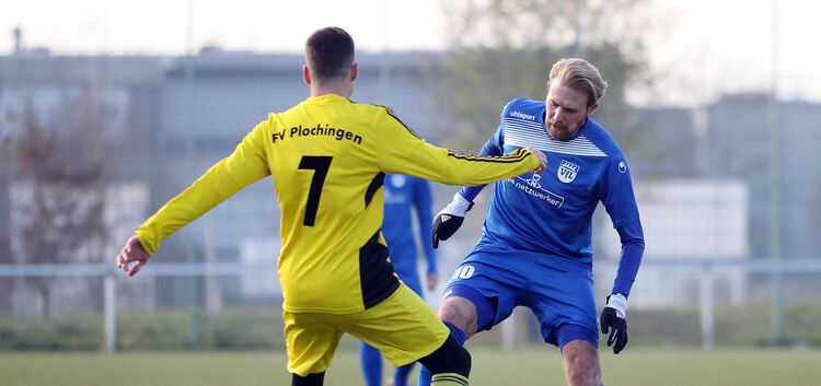 Kein Durchkommen: Timo Webinger und die Blauen mussten sich gegen Plochingen mit einem 1:1 begnügen. Foto: Genio Silviani