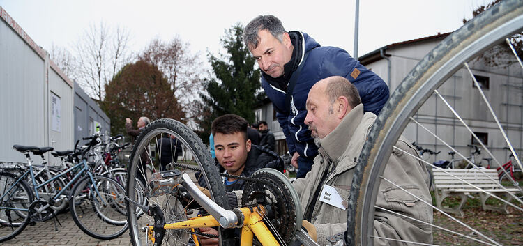 In der neu eingerichteten Fahrradwerkstatt in der Charlottenstraße erhalten Flüchtlinge nicht nur einen fahrbaren Untersatz. Wal