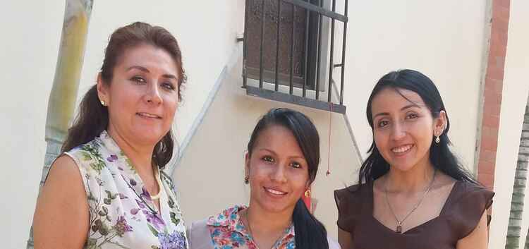 Das Team, von links nach rechts: Marialorena, Angie und Ingrid von „Hilfe für Guasmo“ sorgen dafür, dass die Spenden bei Mensche