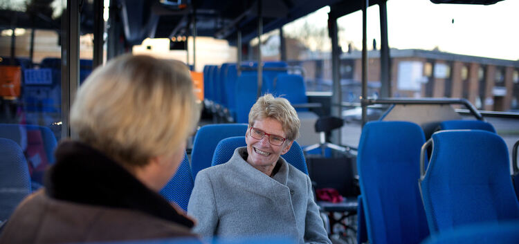 Angelika Matt-Heidecker sitzt Probe im neuen „Relex“-Bus. Foto: Carsten Riedl