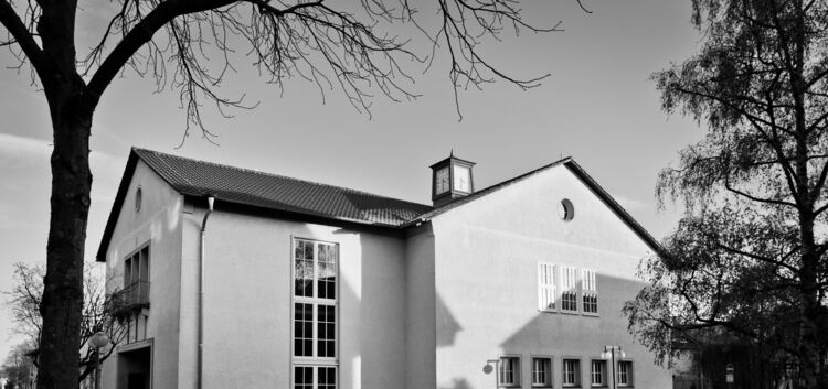 Die Kirchheimer Konrad-Widerholt-Halle soll eine Fluchttreppe erhalten. Dadurch bekommen Menschen, die sich im Untergeschoss auf