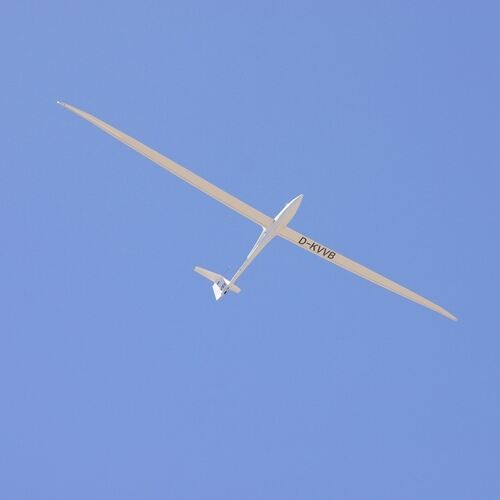 Segelfliegen -  ein faszinierender Sport mit manchem schönen Motiv für den Fotografen. Doch die Gefahr fliegt mit.Foto: Schuster