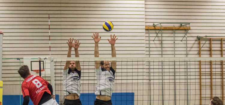Vergeblich gestreckt: Die SG-Volleyballer haben gegen Regionalligist Fellbach knapp das Nachsehen gehabt. Foto: Marcel Heckel