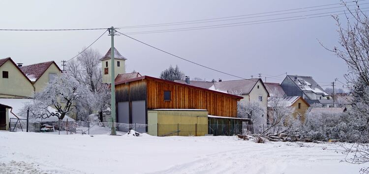 Freie Flächen gibt‘s an der Randecker-Maar-Straße im noch winterlichen Ochsenwang.Foto: Thomas Krytzner