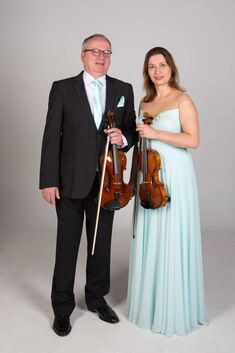 Das Grevesmühl-Violin-Duo ist am 19. Februar zu hören.Foto: pr