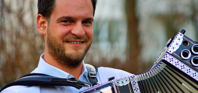 Florian Pfitzer will mit seiner Steirischen Harmonika beim Närrischen Ohrwurm auftrumpfen. Foto: Thomas Krytzner