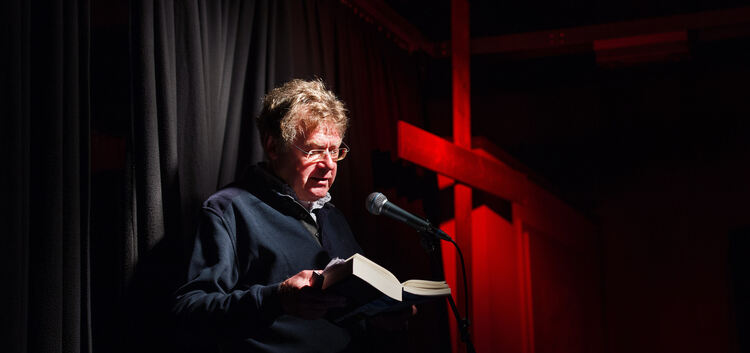 Lesung im Buchcafé one in Dettingen,  Manfred Bomm liest aus seinem neuen Krimi "Traufgänger"