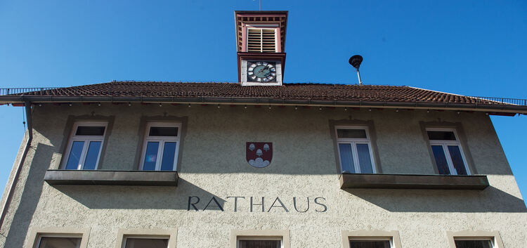 Ein Blickfang am Aichelberger Rathaus ist sein schmuckes Türmchen.Foto: Marcus Brändli