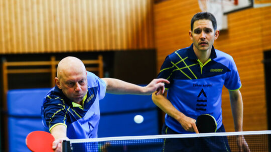 Hatten im Doppel das Nachsehen: Axel Schorradt (vorne) und Thassilo Knapp. Foto: Christian Schlienz