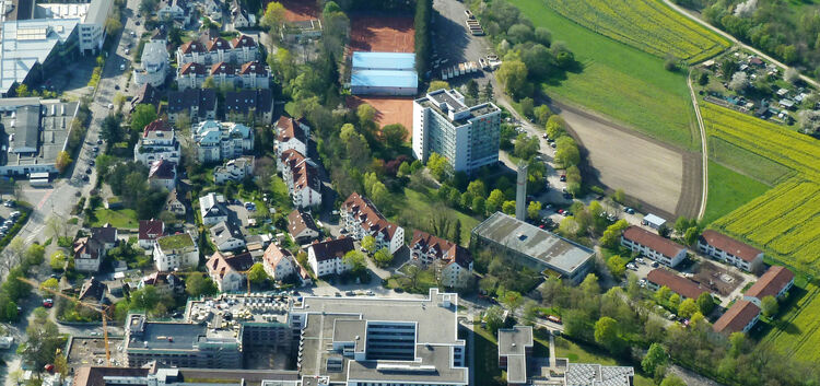 Das Kirchheimer Krankenhaus von oben: mit 435 Betten inzwischen das größte im Kreis Esslingen. Foto: Werner Feirer