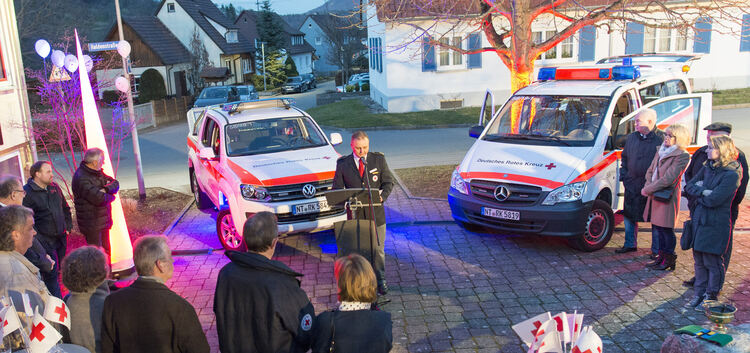 Zwei neue Fahrzeuge hat die DRK Bereitschaft Weilheim erhalten, ein Einsatzfahrzeug für die „Helfer vor Ort“ (links) und einen M