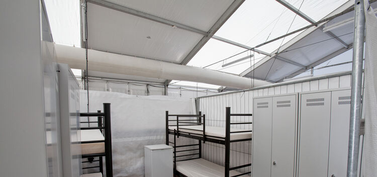 Die Betten in der Dettinger Zelthalle werden nicht mehr gebraucht. Inzwischen ist sie ganz abgebaut.Foto: Carsten Riedl