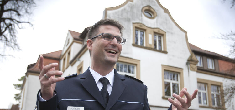 Neuer Leiter des Polizeireviers in der einstigen Villa Fritz Weise ist seit Anfang Februar Polizeioberrat Fabian Mayer. Foto: Je