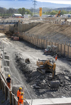 Auf Höhe der Firma Leicht im Gewerbegebiet Bohnau entsteht derzeit der Tunneltrog.Foto: Jean-Luc Jacques
