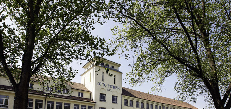 Der Schriftzug „Otto Ficker AG“ prangt in großen Buchstaben auf dem Fabrikgebäude in der Stuttgarter Straße. Der Produktionsstan