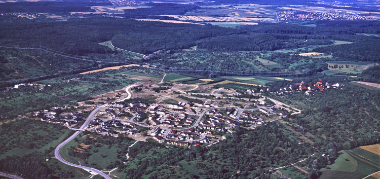 Luftbilder: SchafhofBohnau und Bildungszentrum, Bürgerentscheid und Bahnhofsumlegung Spannungsfeld Stadtentwicklung 1970 - 1985